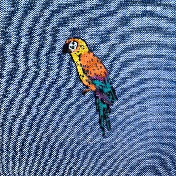 EUC Old Navy Parrot Print Chambray ButtonDown XL - Picture 10 of 11